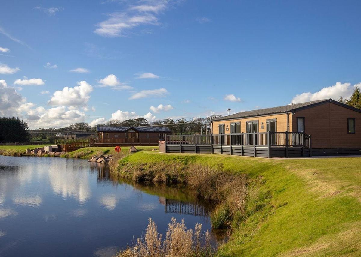 ホテル Westlands Country Park アナン エクステリア 写真