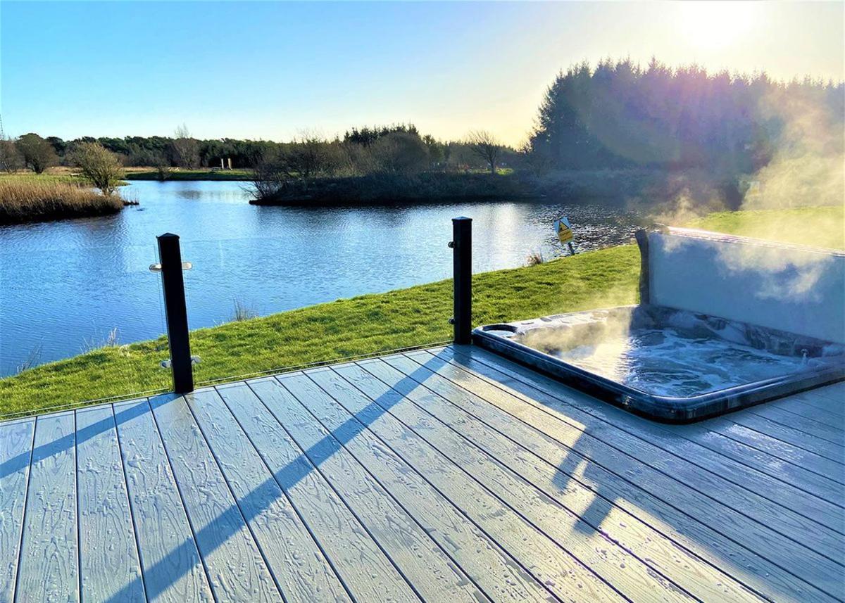 ホテル Westlands Country Park アナン エクステリア 写真